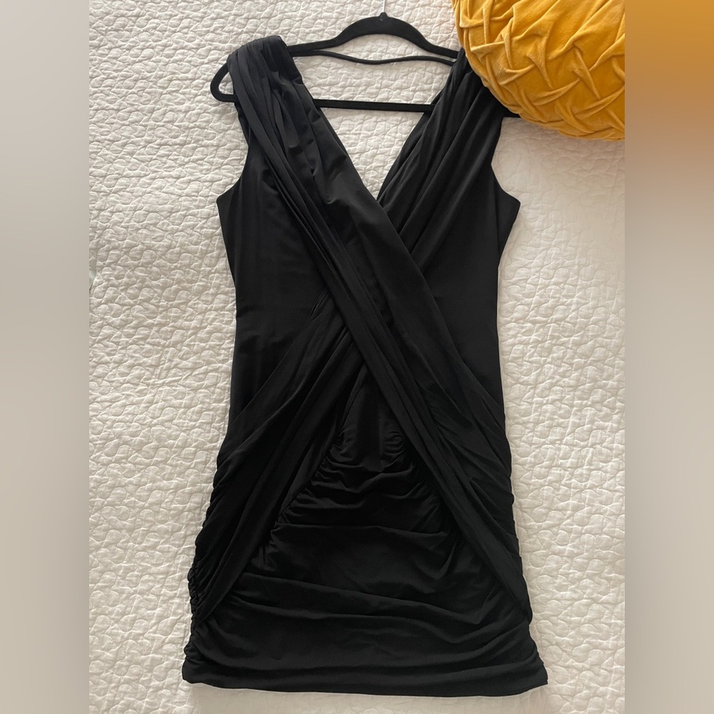 BCBGMAXAZRIA bodycon deep v-neck cocktail dress